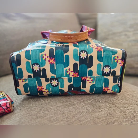 Consuela Dezi Tote & Matching Rosita Zip-around Wallet EXCELLENT USED CONDITION - Picture 3 of 10